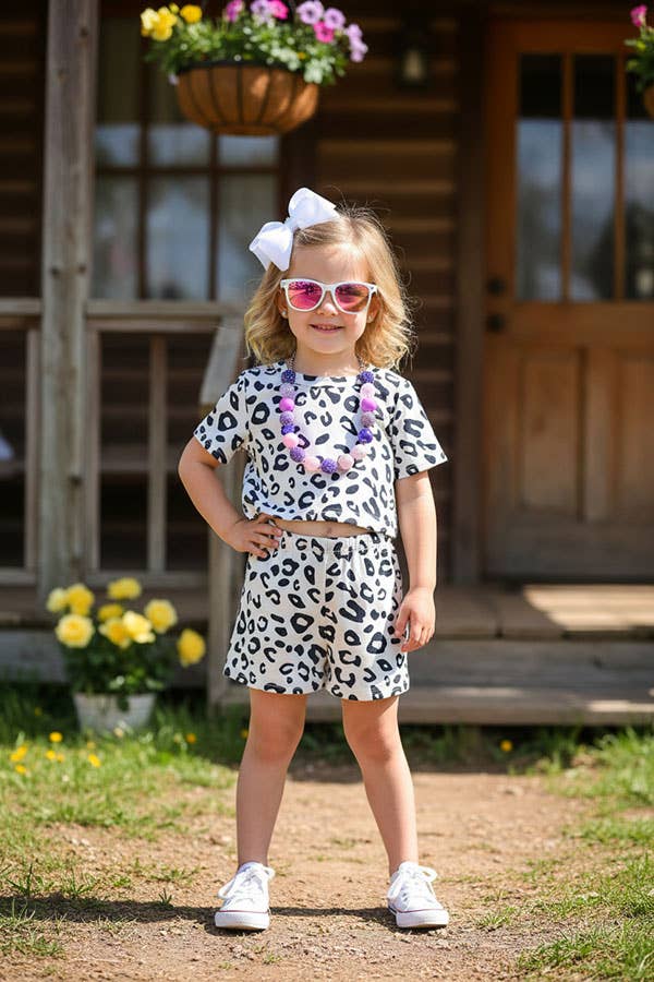 Girls white leopard printed top & shorts sets