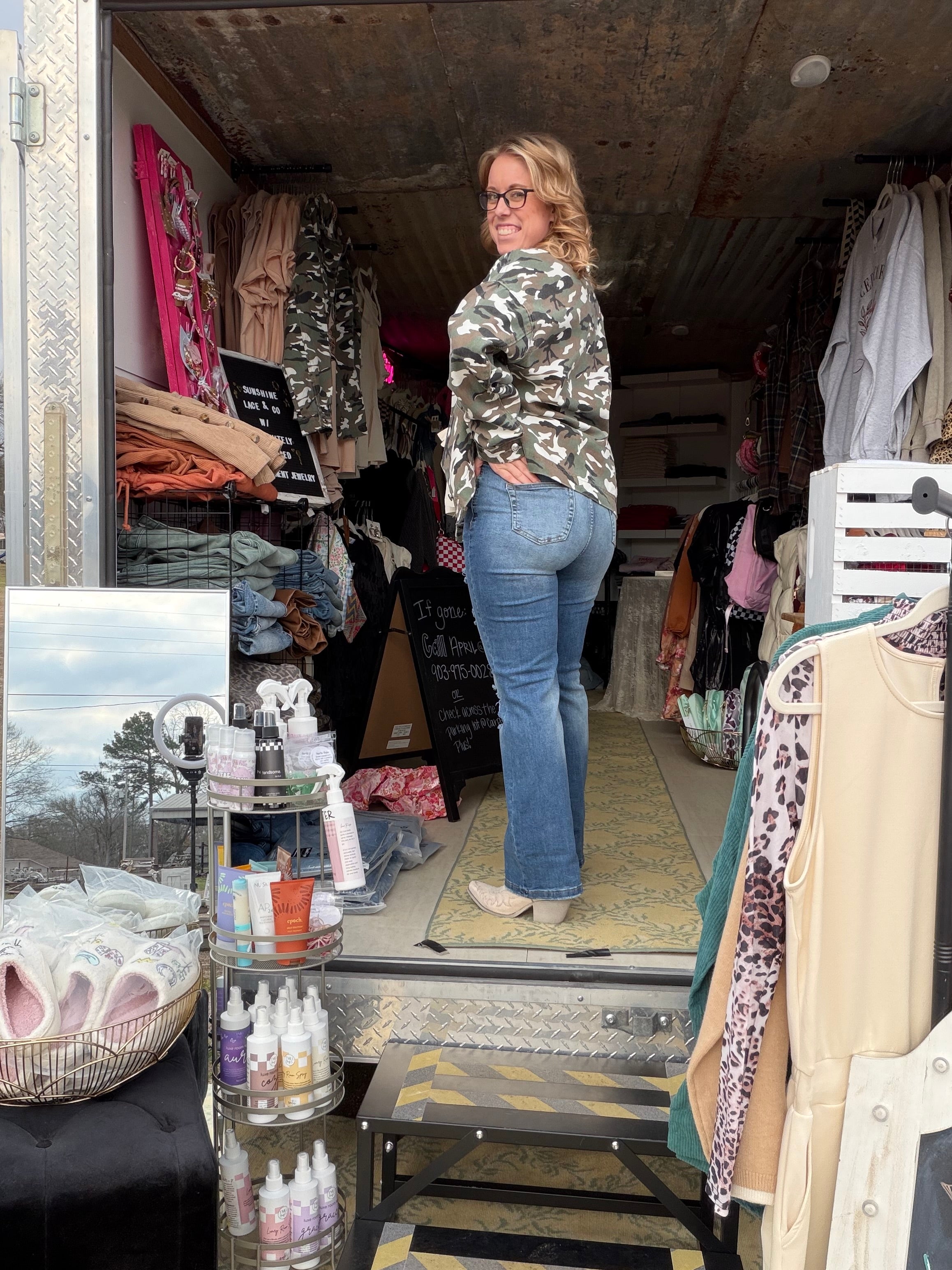 Mid Rise Distressed Straight denim