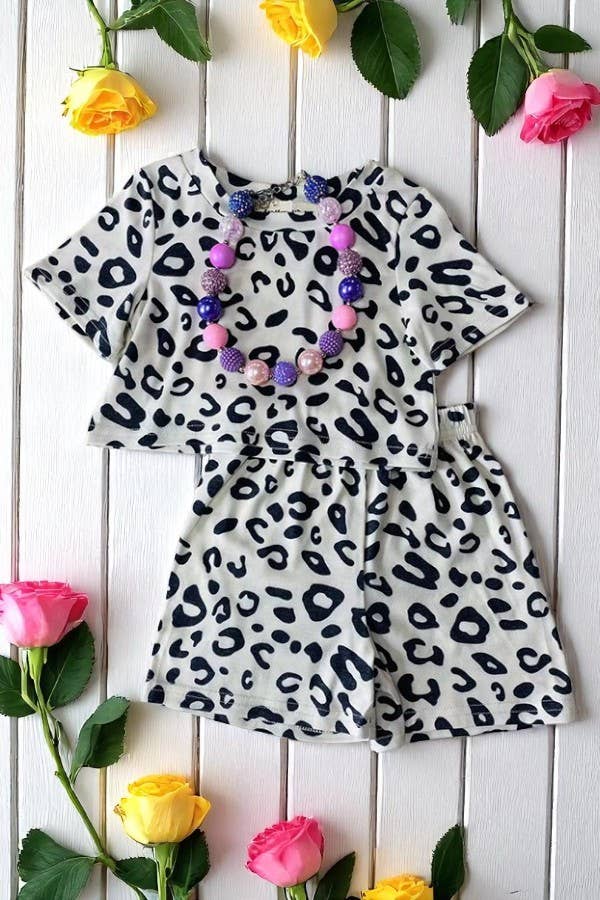 Girls white leopard printed top & shorts sets